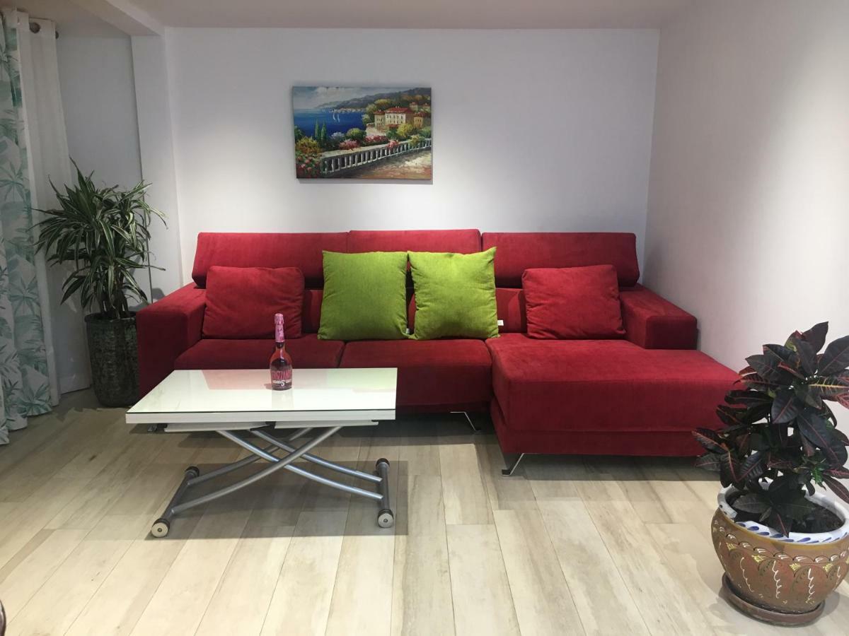 Apartment With Private Patio فوينخيرولا المظهر الخارجي الصورة
